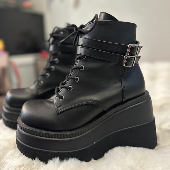 Demonia Shoes - Demonia Shaker 52 Platform Wedge Lace Boots